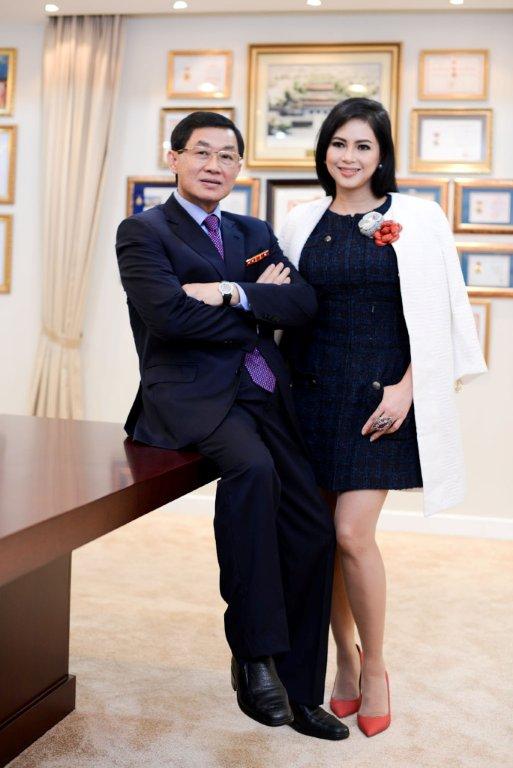 Bố mẹ chồng H&agrave; Tăng trở th&agrave;nh cặp đ&ocirc;i &lsquo;quyền lực&rsquo; của thời trang thế giới